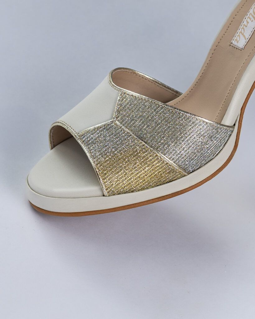 sandalia-marfil-dorado-detalle-glitter