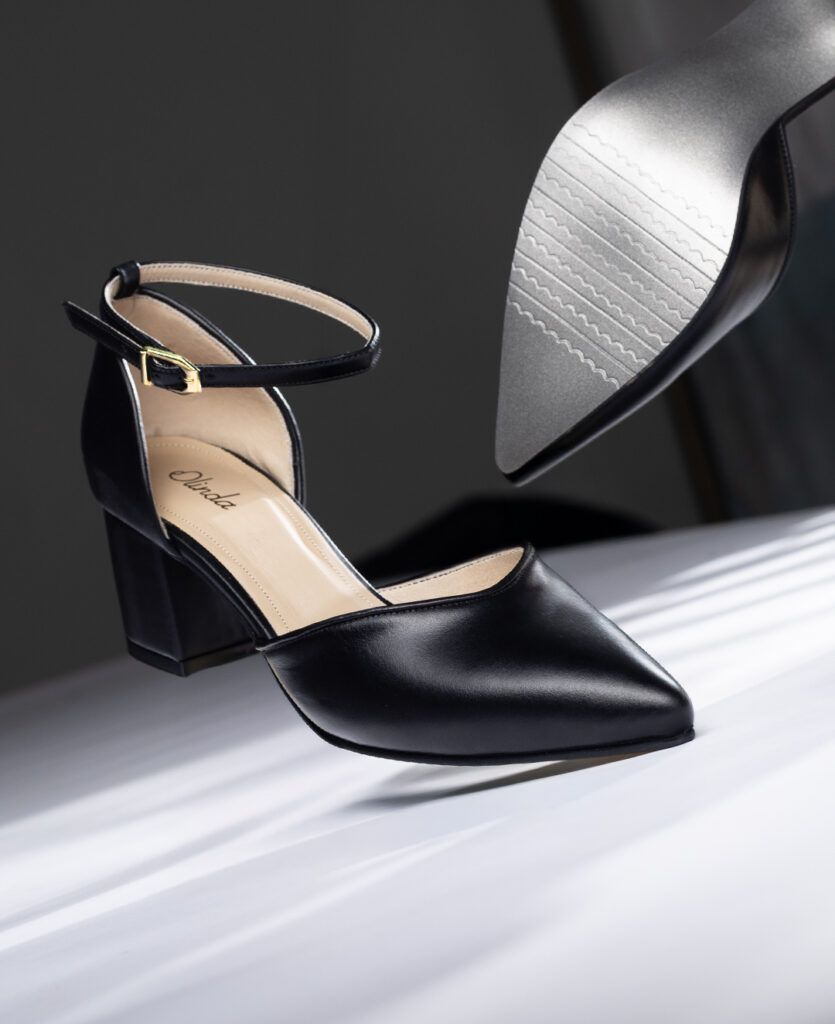 stiletto-negro-liso-vista-lateral
