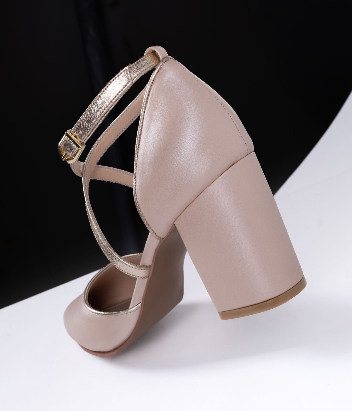Cod 4104 Stiletto color Rosa con tiras cruzadas en tonos dorados precio 488.000_0003_ariel baez fotos 54