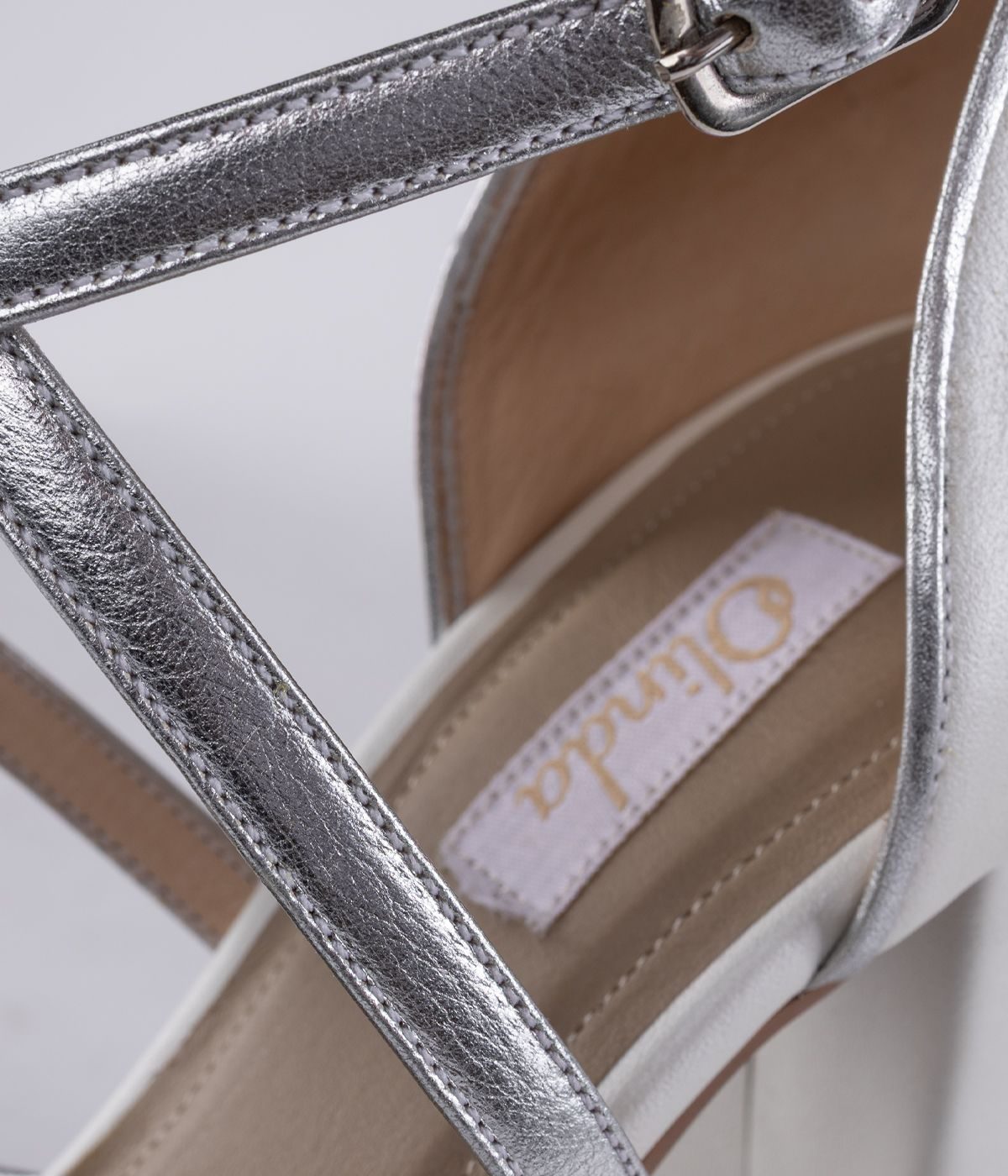 4104 Stiletto Cuero T_6 con tiras plateadas 498.000gs_0004_Relleno generativo