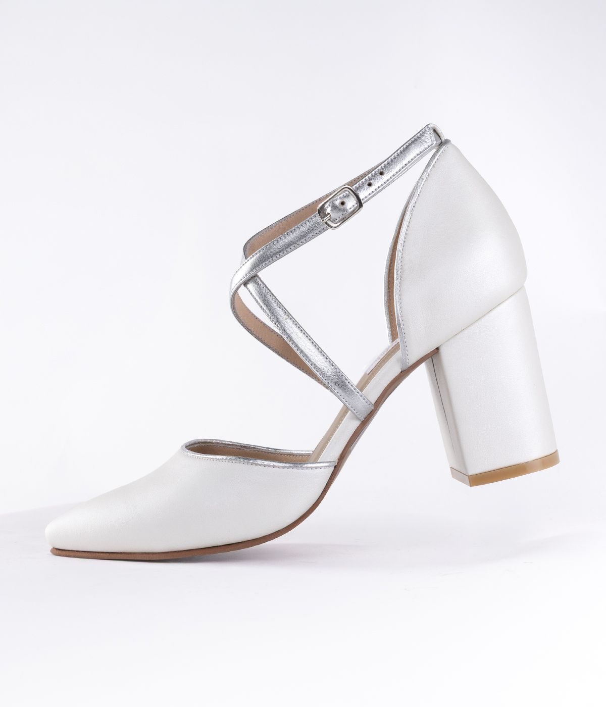 4104 Stiletto Cuero T_6 con tiras plateadas 498.000gs_0006_Capa 0