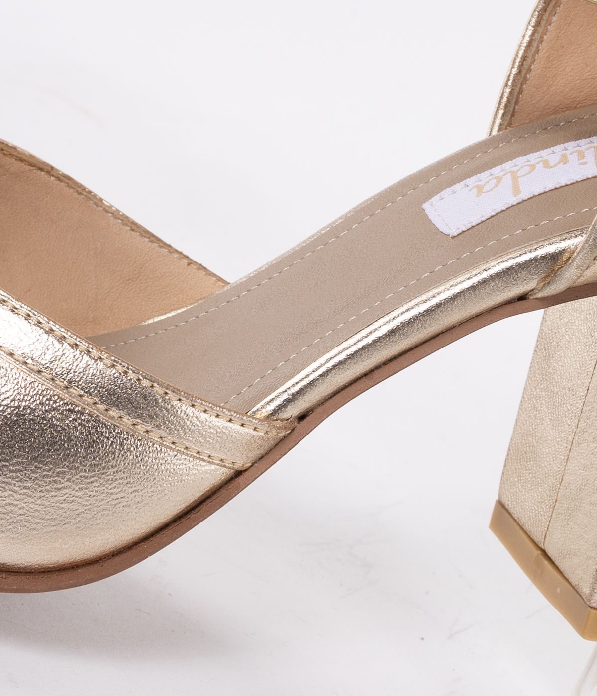 4203 stiletto cuero dorado de strass y cuero capellada talon cerrado taco 6 gerueso_0002s_0002_Relleno generativo