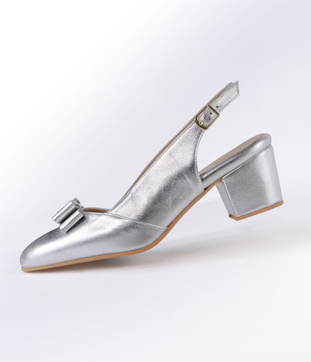 chanel cuero plata taco 4 grueso con moño codigo 2720 gs 478000_0005_Relleno generativo 894