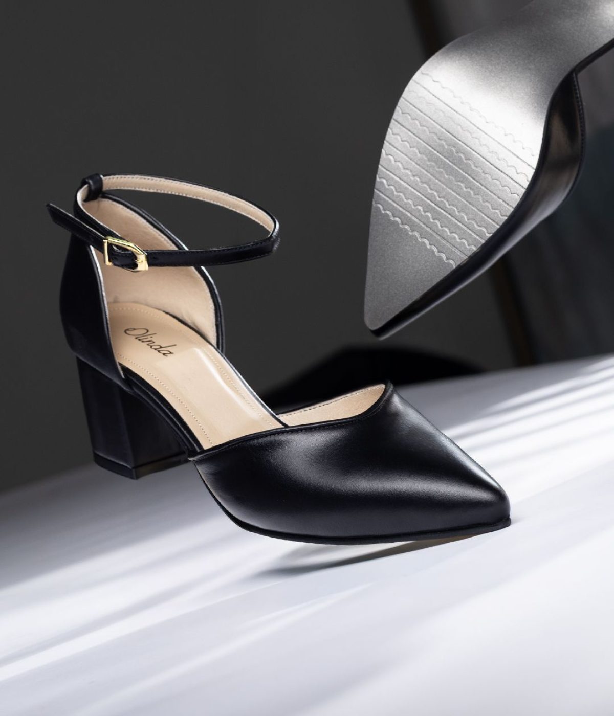 stiletto-negro-liso-vista-lateral