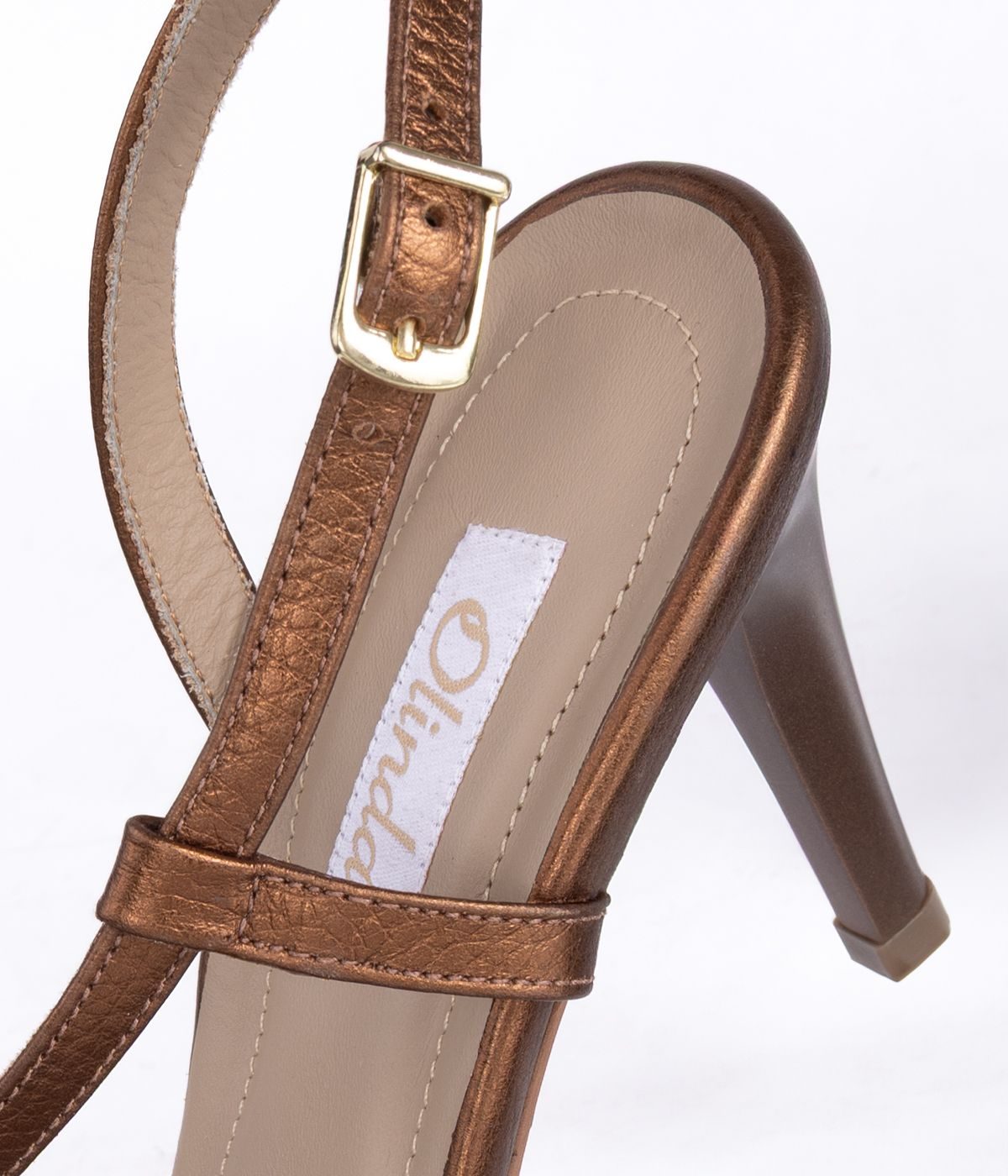 sandalia cuero bronce taco 8fino con plataforma codigo 6042 gs 498000_0005_Relleno generativo 1034