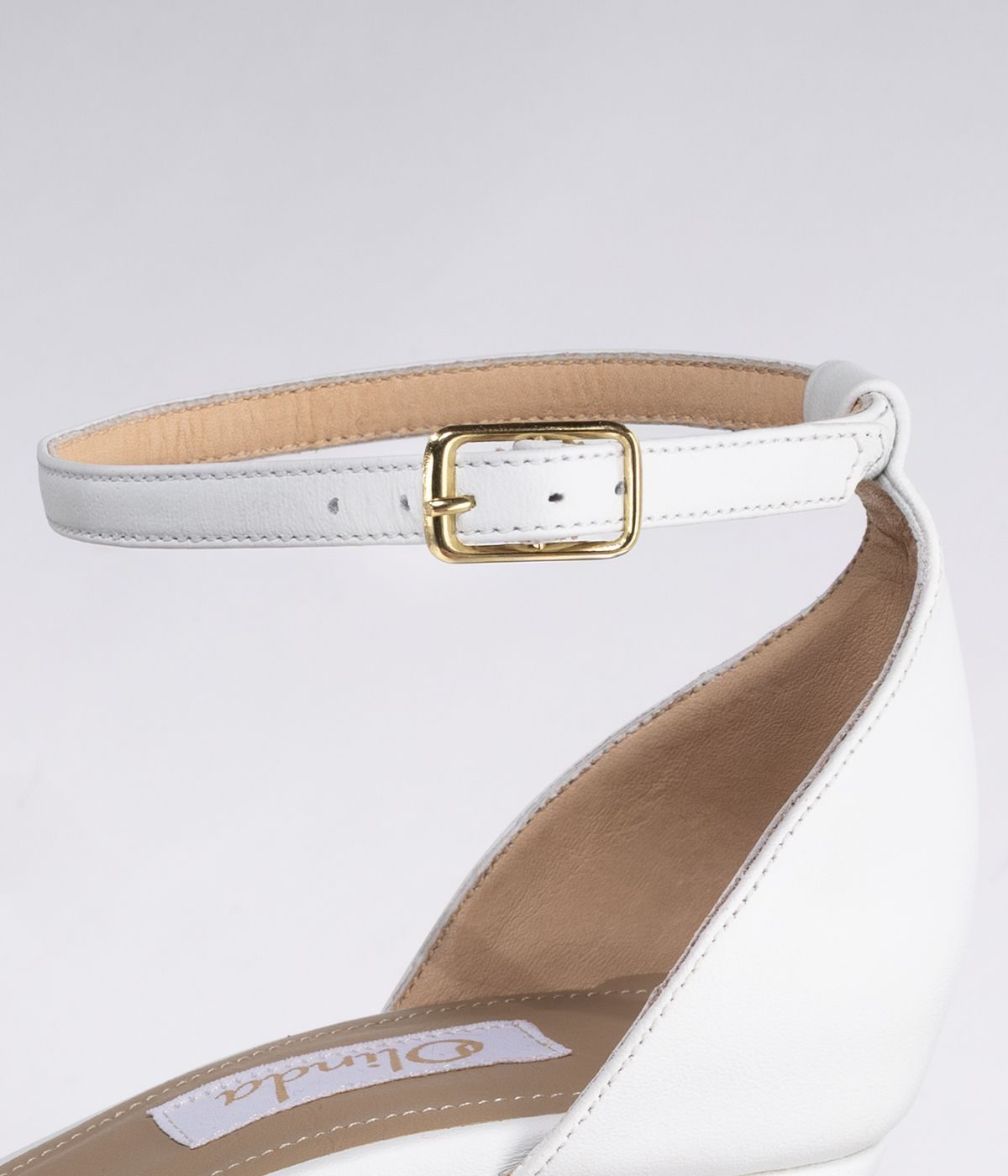 stiletto cuero blanco punta fina taco 6 grueso prendido simple codido 4212 Gs 488000_0000s_0002_stiletto cuero blanco pu