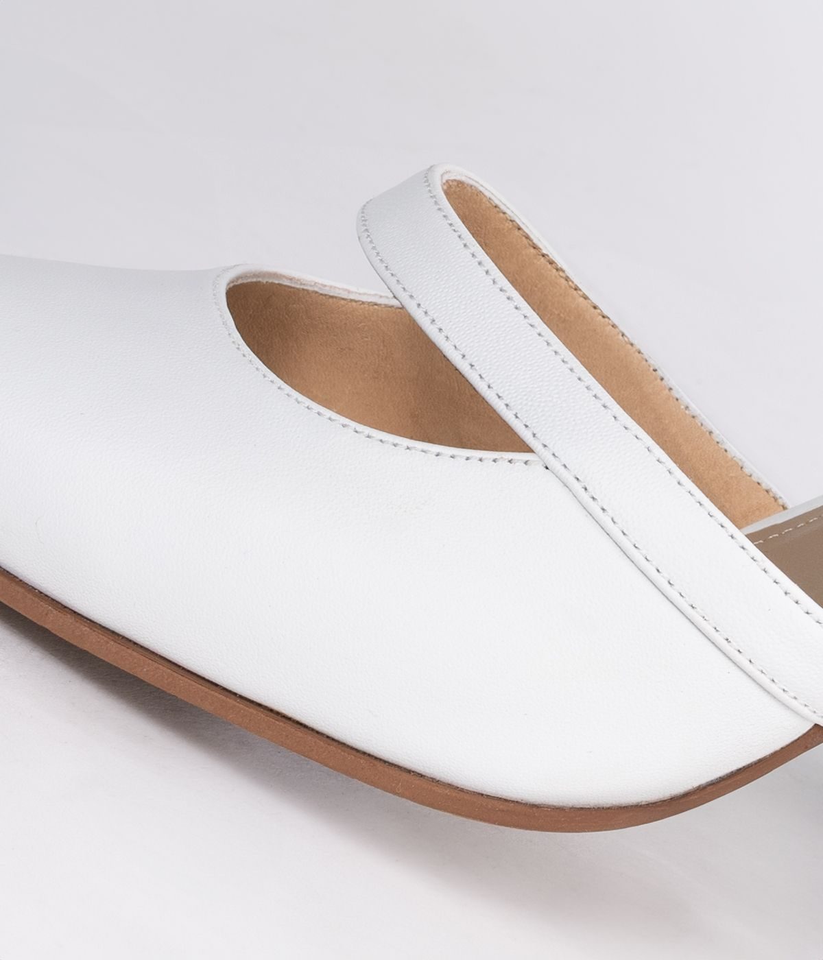 stiletto cuero blanco punta fina taco 6 grueso prendido simple codido 4212 Gs 488000_0000s_0003_stiletto cuero blanco pu